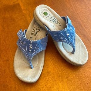 Earth Origins slide-on sandals LIKE NEW! Size 6.5M
